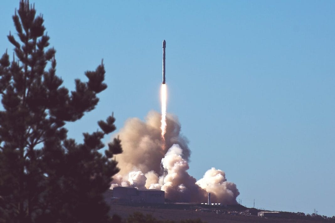 SpaceX je v orbito uspešno izstrelil 20 satelitov Eutelsat OneWeb
