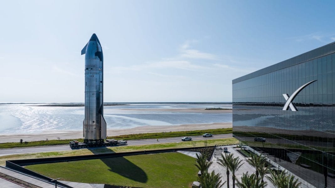 starship na poti na izstrelitev
